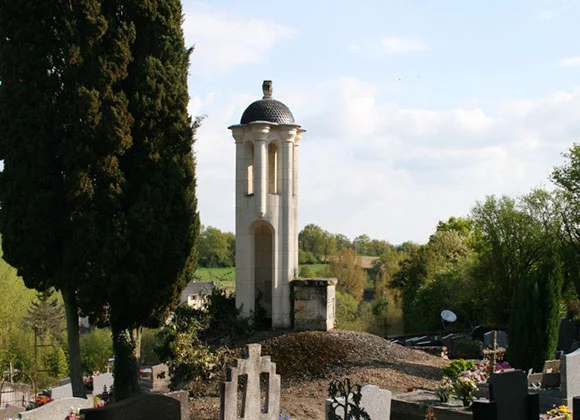 Photographie de la lanterne aux morts de Mouliherne