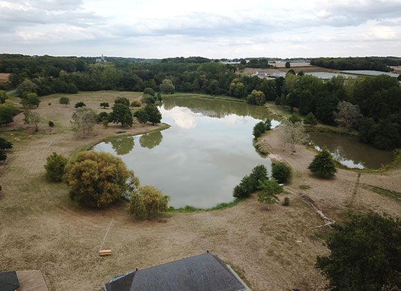 Vue aérienne de l'étang de Mouliherne