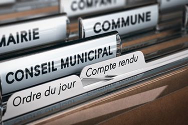 Photographie de dossier avec écrit compte-rendu