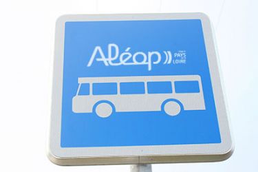 Photographie de panneau de signalisation de bus scolaire